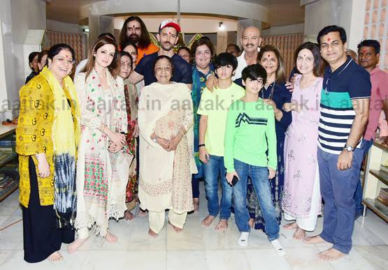 महाशिवरात्रि पर Ex वाइफ सुजैन संग मंदिर पहुंचे ऋतिक रोशन, PHOTOS