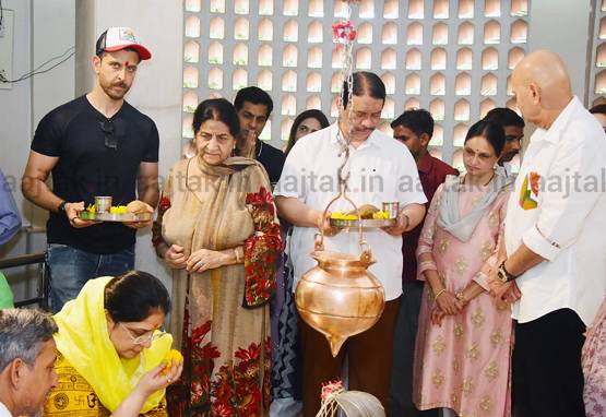 महाशिवरात्रि पर Ex वाइफ सुजैन संग मंदिर पहुंचे ऋतिक रोशन, PHOTOS