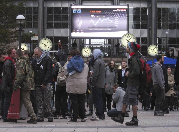 कोरोना वायरस से जाने लगीं नौकरियां, इस बैंक से निकाले जाएंगे 35000 कर्मचारी