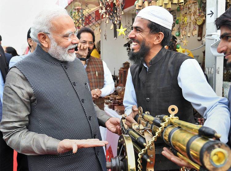 मोदी से मिलकर दिव्‍यांग ने बताई कामयाबी की कहानी, PM बोले- वाह..वाह