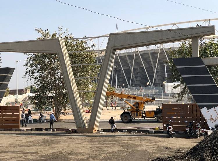 ट्रंप का गुजरात दौरा: झुग्गी के आगे खड़ी की दीवार, अब दिया घर छोड़ने का नोटिस