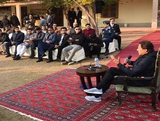 पाकिस्तान में सांसदों को तोहफा, संसद में ही खुलेगा ब्यूटी पार्लर