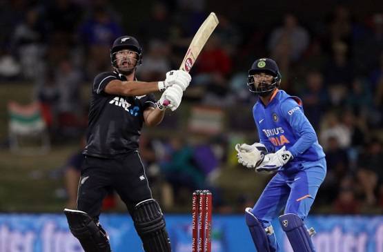 IND Vs NZ: मैदान पर भिड़े KL राहुल और नीशाम, विकेट के बीच हुई तनातनी