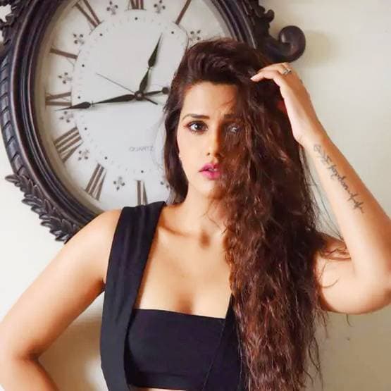 भारती से लेकर करण सिंह ग्रोवर तक, इन सेलेब्स ने बनवाए कमाल टैटूज