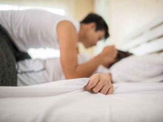 सेक्स से बचने के लिए कुंवारे बनाते हैं बहाने, सामने आया फेक ऑर्गेज्म का सच