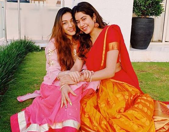 दोस्त संग तिरुपति मंदिर में दर्शन करने पहुंची जाह्नवी कपूर, दिखा ट्रेडिशनल अंदाज