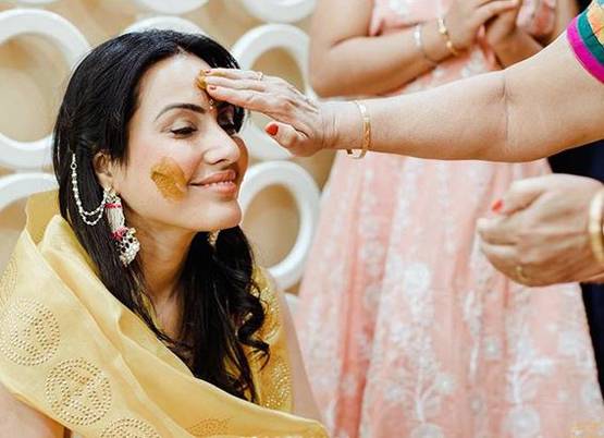 काम्या पंजाबी की हल्दी सेरेमनी की फोटोज आउट, चेहरे पर जाहिर हो रही खुशी