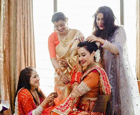 मेहंदी से 7 फेरों तक, देखें बिग बॉस कंटेस्टेंट काम्या का वेडिंग एलबम