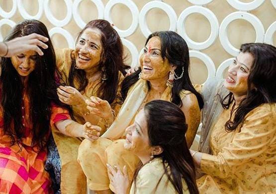 काम्या पंजाबी की हल्दी सेरेमनी की फोटोज आउट, चेहरे पर जाहिर हो रही खुशी