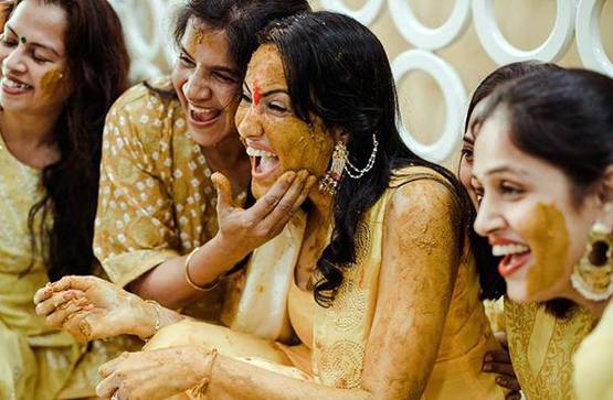 हल्दी के बाद मेहंदी सेरेमनी से काम्या पंजाबी की आईं तस्वीरें, दिखा ये अंदाज