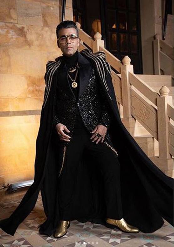 गर्ल गैंग संग गौरी खान की प्राइवेट बैश, करण जौहर के लुक ने किया सबको फेल