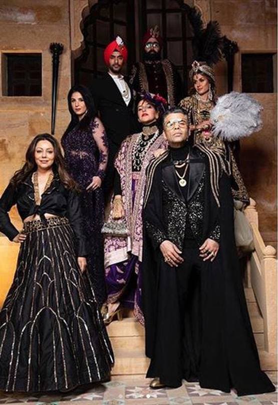 गर्ल गैंग संग गौरी खान की प्राइवेट बैश, करण जौहर के लुक ने किया सबको फेल