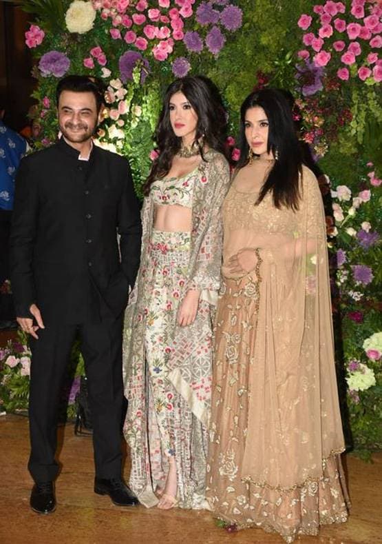 अपने फेवरेट कजन अरमान की शादी में पहुंचीं करीना, ये स्टार्स भी आए नजर