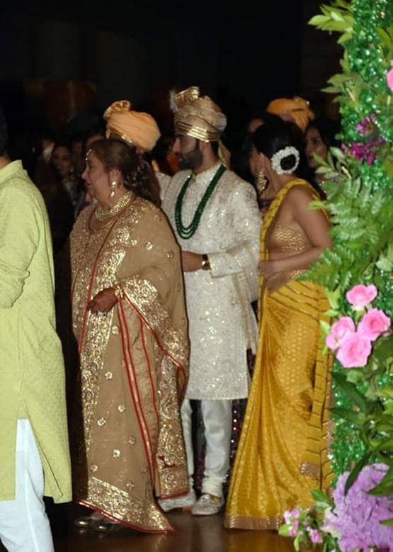 अपने फेवरेट कजन अरमान की शादी में पहुंचीं करीना, ये स्टार्स भी आए नजर