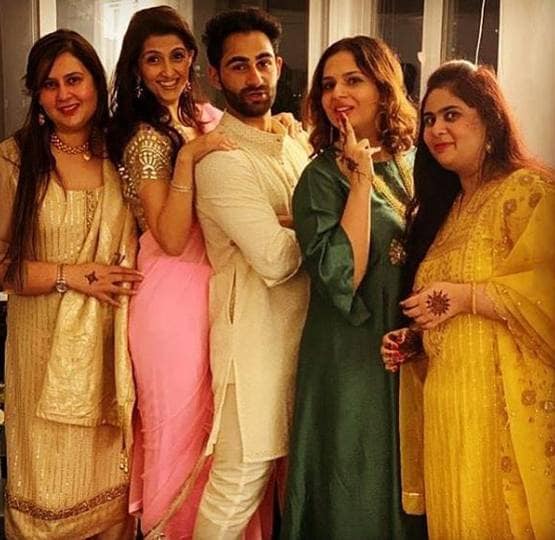 अरमान जैन की मेहंदी में धमाल, करिश्मा ने जमकर की मस्ती, Inside Photos