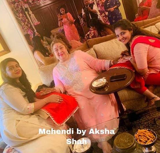 अरमान जैन की मेहंदी में धमाल, करिश्मा ने जमकर की मस्ती, Inside Photos