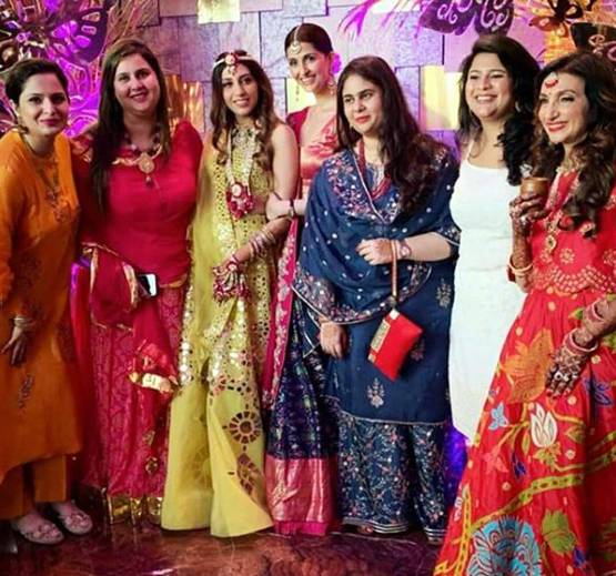 भाई की बारात लेकर पहुंचीं करीना-करिश्मा, वायरल अरमान का वेडिंग एलबम