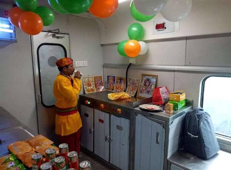 काशी-महाकाल एक्सप्रेस से शिफ्ट हुआ शिव का मंदिर, अब यहां मिली जगह