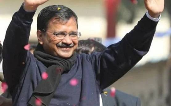 केजरीवाल का शपथ ग्रहण, लोग बोले- नायक इज बैक अगेन