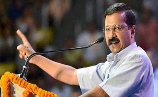 केजरीवाल का शपथ ग्रहण, लोग बोले- नायक इज बैक अगेन