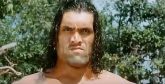 एक फ्रेम में नजर आए द ग्रेट खली-करीना, एयरपोर्ट के बाहर हुए स्पॉट