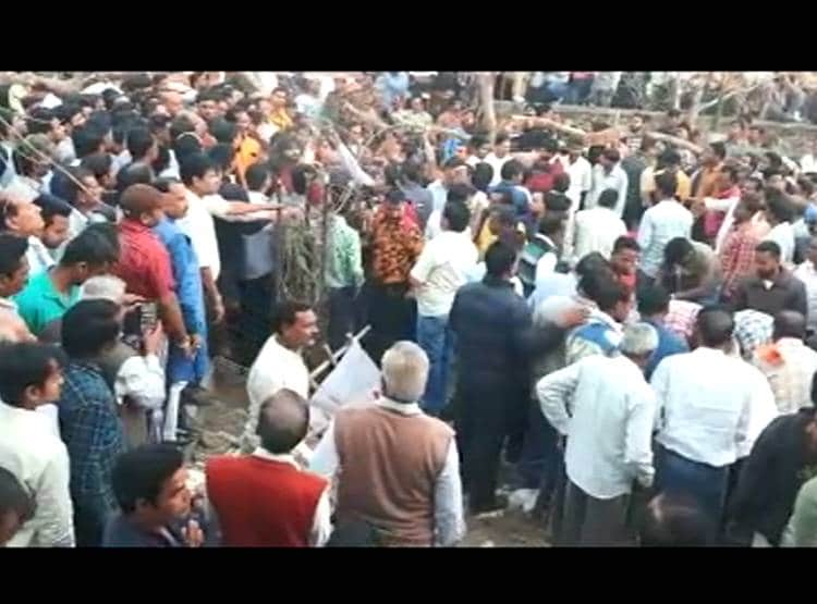 बस एक्सीडेंट के बाद टापू पर ब‍िछी लाशें, एक साथ जलीं 21 च‍िताएं