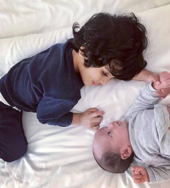 दूसरी बार मां बनीं लीजा हेडन, शेयर की बेटे की पहली फोटो