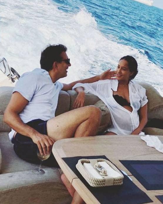 दूसरी बार मां बनीं लीजा हेडन, शेयर की बेटे की पहली फोटो