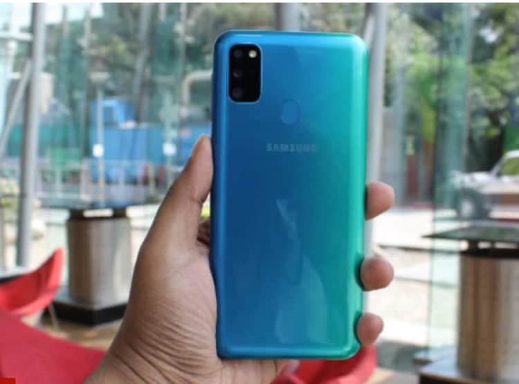 छह हजार mAh की बैटरी, 48MP कैमरे वाला सैमसंग फोन हुआ सस्ता