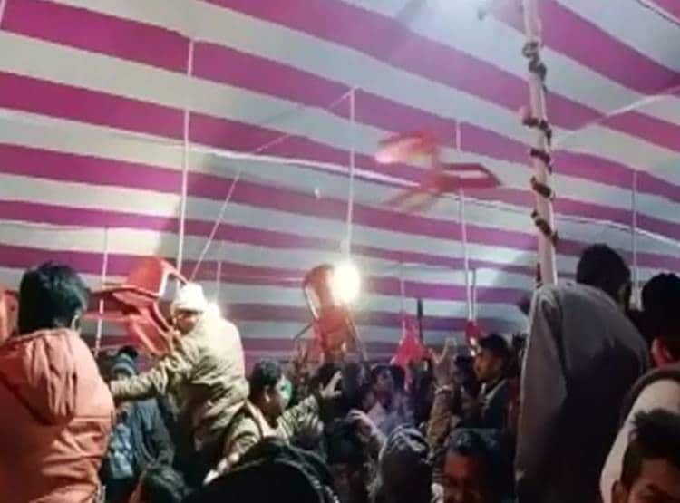 भोजपुरी सिंगर अक्षरा की एक झलक पाने को बेकाबू हुई भीड़, तोड़ डाली कुर्सियां