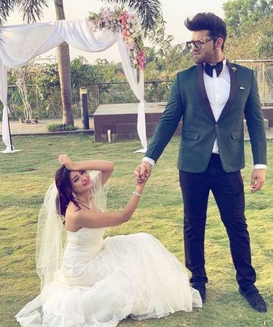 बिग बॉस 13 के बाद 'दूल्हा-दुल्हन' बने पारस-माहिरा, दिखी कैमिस्ट्री