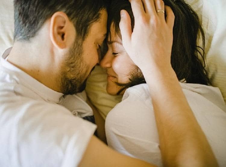 सेक्स से बचने के लिए कुंवारे बनाते हैं बहाने, सामने आया फेक ऑर्गेज्म का सच