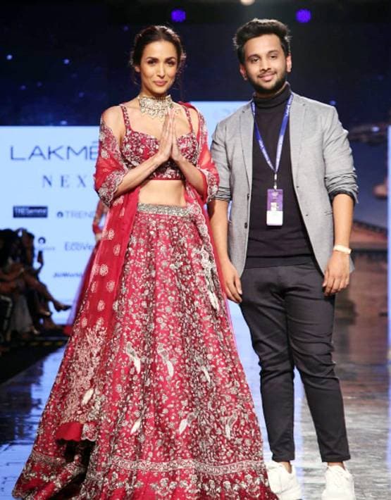 Lakme Fashion Week: मलाइका ने रैंप पर बिखेरा जलवा, देखें सई का लुक