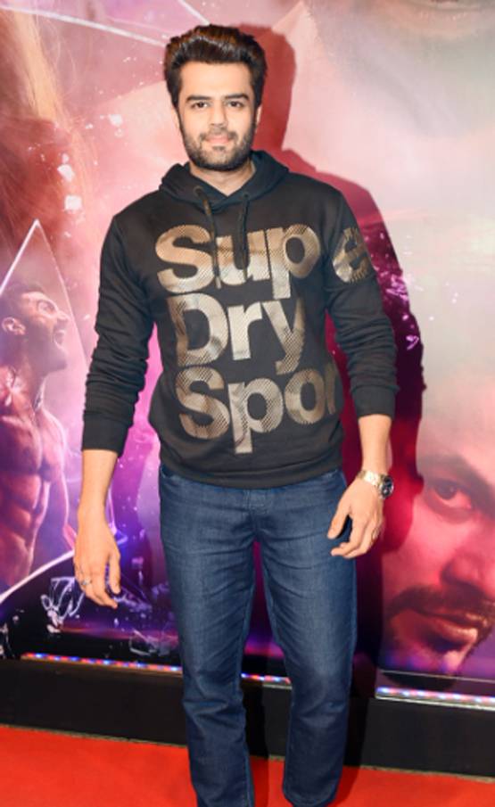 मलंग की स्क्रीनिंग में पहुंचे टाइगर-अर्जुन, बहन संग दिखीं कटरीना