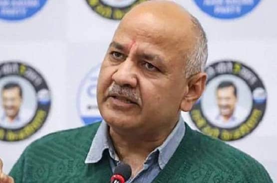 दिल्ली चुनाव: प्रचार थमा, कोई क्रिकेट खेल रहा, कोई चाय पिला रहा