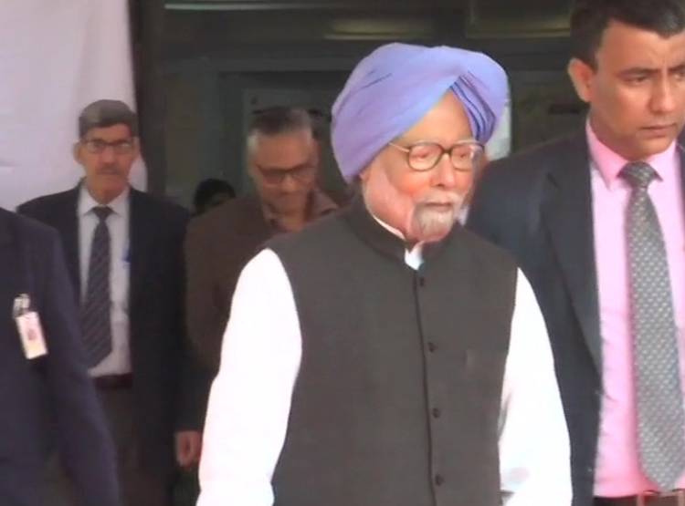 किसके सिर सजेगा दिल्ली का ताज? वोट डालने पहुंच रहे हैं दिग्गज