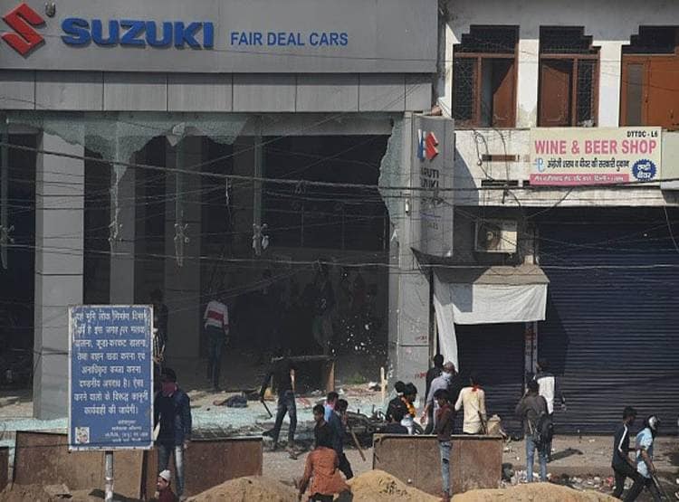 दिल्ली: हिंसा के दौरान युवक के सिर में घुस गई रॉड, ऐसे बची जान