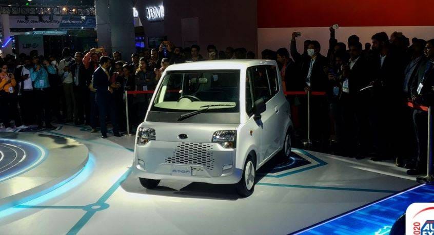 कोरोना वायरस का ऑटो एक्सो में दहशत, हर जगह मास्क पहने दिखे लोग