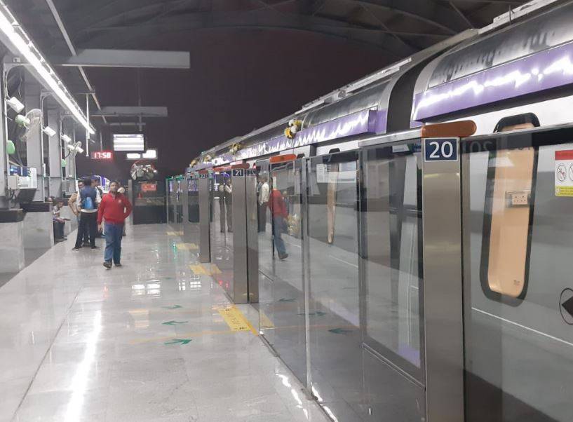 कोलकाता में पानी के अंदर चलने लगी है मेट्रो, 5 रुपये में सफर का रोमांच