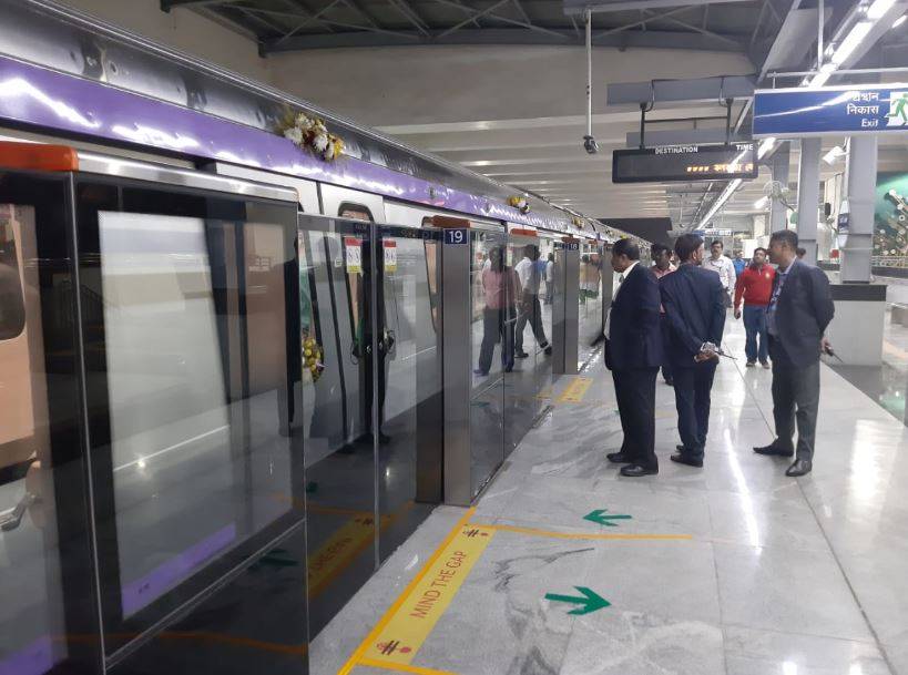 कोलकाता में पानी के अंदर चलने लगी है मेट्रो, 5 रुपये में सफर का रोमांच
