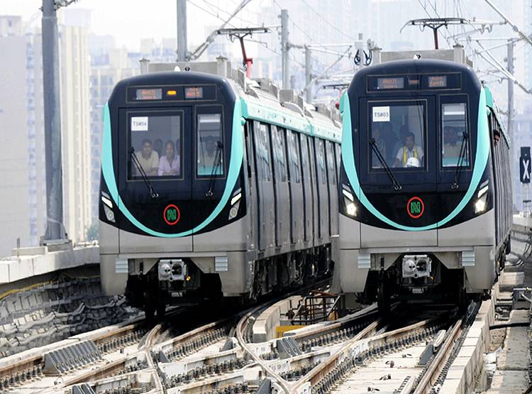 मेट्रो में लड़की के सामने लड़के ने पैंट खोल दिखाया प्राइवेट पार्ट