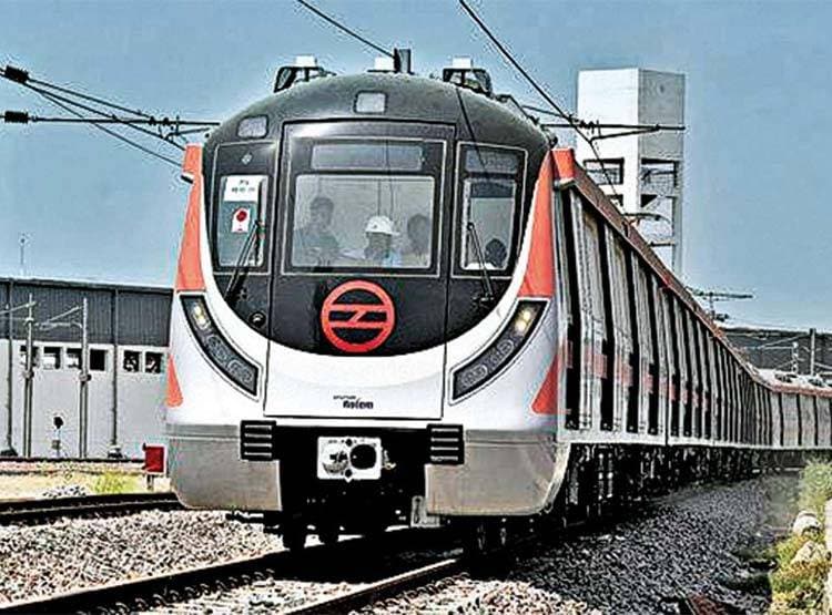 मेट्रो में लड़की के सामने लड़के ने पैंट खोल दिखाया प्राइवेट पार्ट