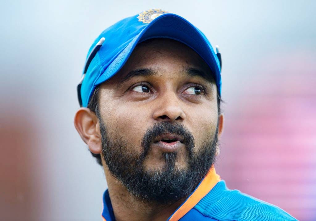 तीसरे वनडे से इस खिलाड़ी का कटेगा पत्ता, मनीष या पंत को मौका!