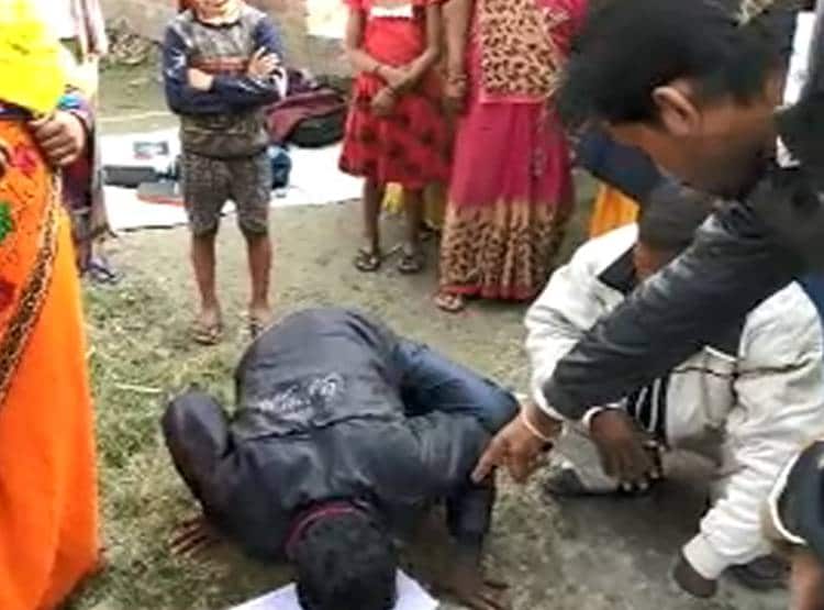 धर्म पर‍िवर्तन के आरोप पर बजरंग दल वालों ने कपल को पीटा, पकड़वाए कान