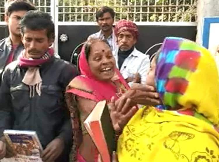 धर्म पर‍िवर्तन के आरोप पर बजरंग दल वालों ने कपल को पीटा, पकड़वाए कान