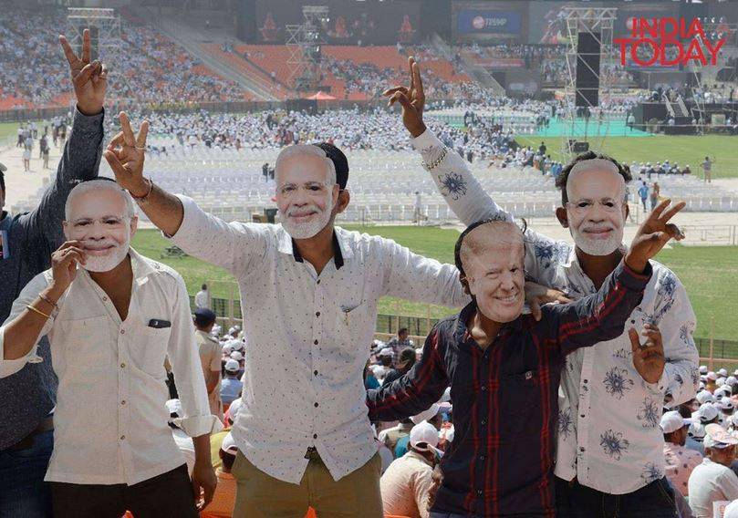 गुजरात में ट्रंप का 'स्वैग से स्वागत', आगरा भी तैयार, जमीं से आसमान तक सुरक्षा