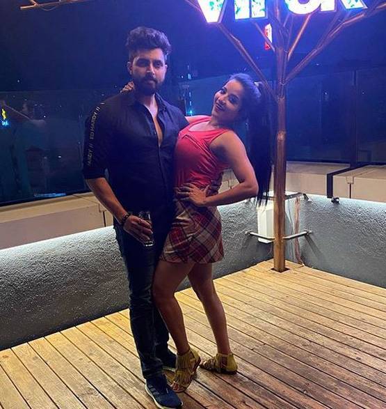 पूजा बनर्जी की बर्थडे पार्टी में दिखा मोनालिसा का बोल्ड अंदाज