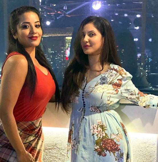 पूजा बनर्जी की बर्थडे पार्टी में दिखा मोनालिसा का बोल्ड अंदाज