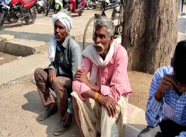 गेहूं पिसवाने के लिए पति के पास नहीं थे पैसे, पत्नी ने खुद को लगा ली आग!