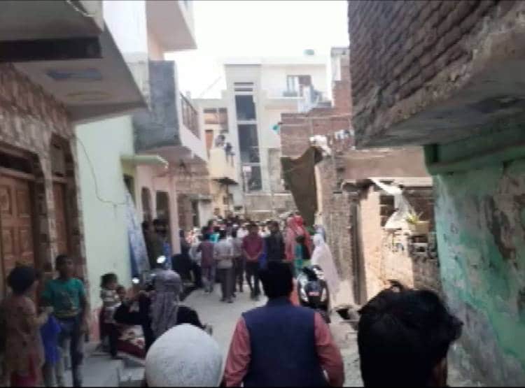 दीवार पर लिखा- पत्नी लड़कों से बात करती है, फैमिली को मारकर सुसाइड